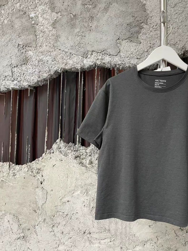 Arc'teryx Arcteryx Short Sleeve Shirt in Gray Color Size US XS / EU 42 / 0 - 3 Thumbnail
