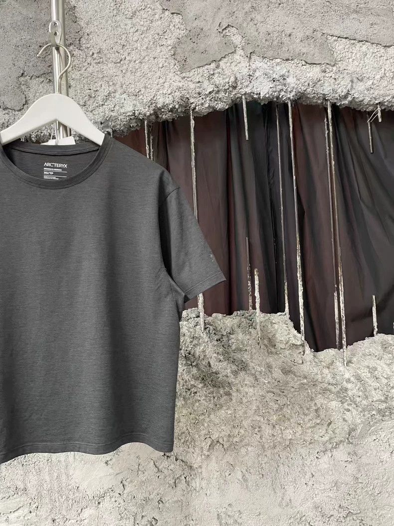 Arc'teryx Arcteryx Short Sleeve Shirt in Gray Color Size US XS / EU 42 / 0 - 4 Thumbnail