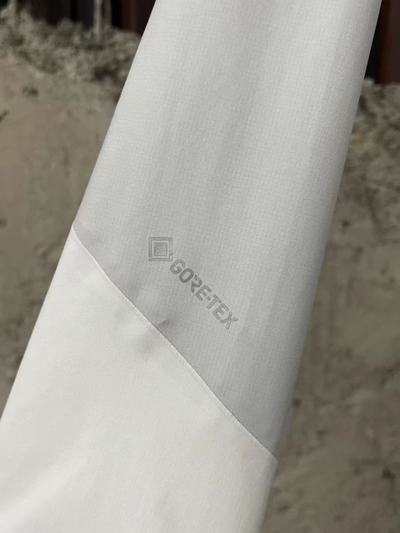 Arc'teryx Arcteryx GORE-TEX Coelle Jacket in White Size US M / EU 48-50 / 2 - 9 Thumbnail
