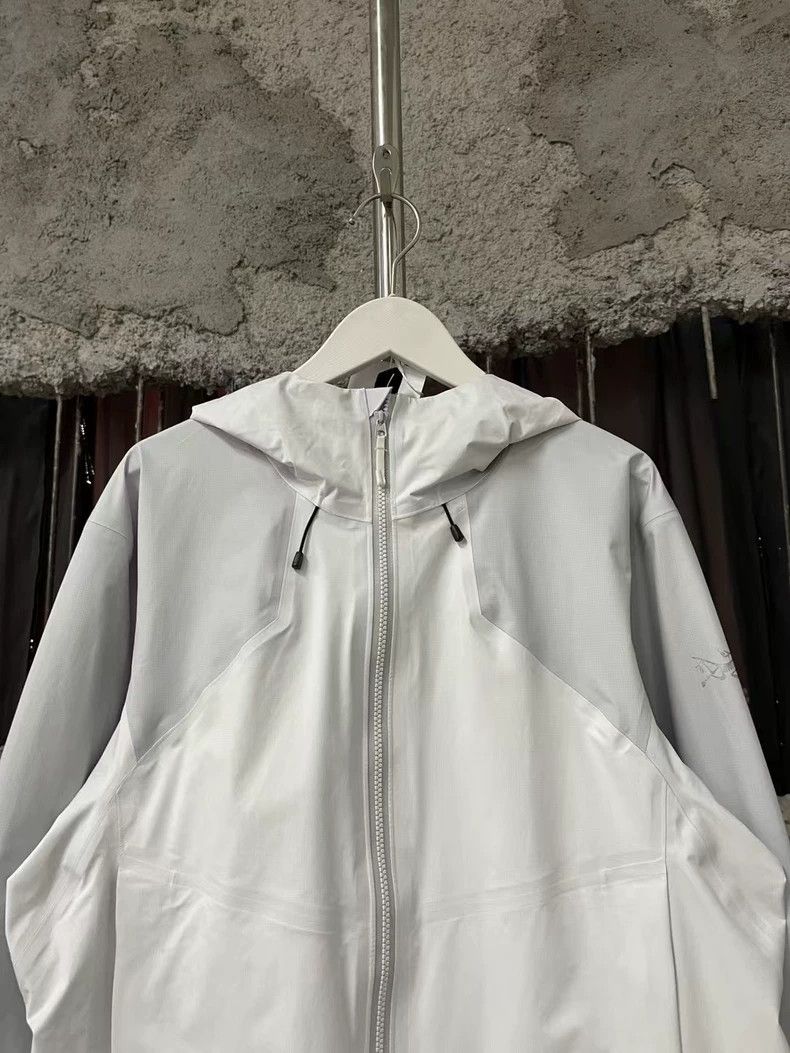 Arc'teryx Arcteryx GORE-TEX Coelle Jacket in White Size US M / EU 48-50 / 2 - 3 Thumbnail