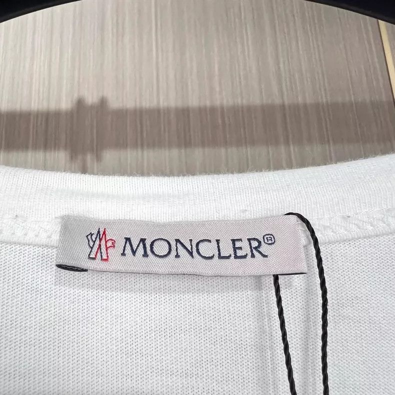 Moncler Moncler Embroidered Logo Print Short Sleeve Shirt Size US L / EU 52-54 / 3 - 7 Thumbnail