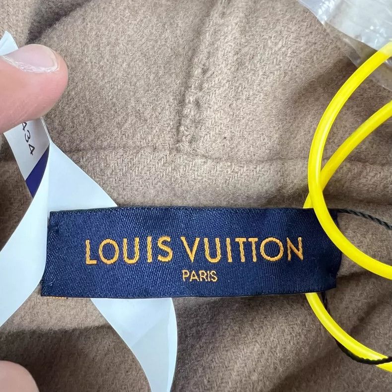Louis Vuitton Louis Vuitton Camel Wool Hoodie Size S Size US S / EU 44-46 / 1 - 7 Thumbnail