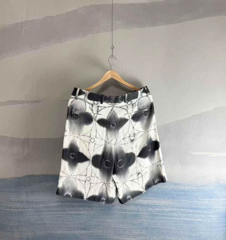 Louis Vuitton Louis Vuitton Black and White Floral Shorts Size US 40 / EU 56 - 4 Thumbnail