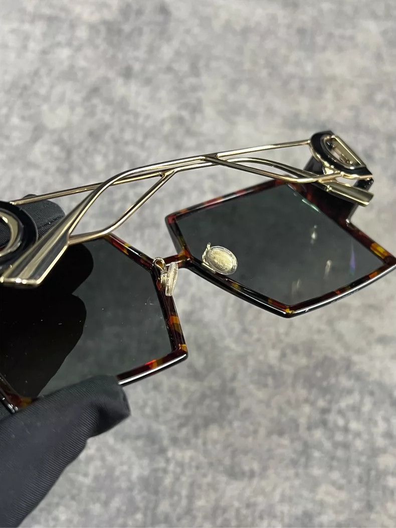 Dior Dior Tortoise Shell Color Sunglasses Size ONE SIZE - 4 Thumbnail