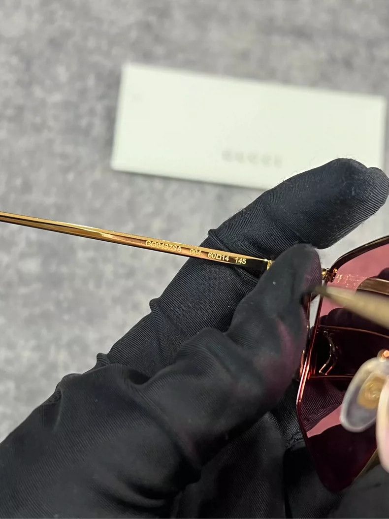 Gucci Gucci Pink Sunglasses with Gold Accents Size ONE SIZE - 3 Thumbnail