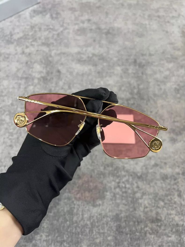 Gucci Gucci Pink Sunglasses with Gold Accents Size ONE SIZE - 2 Thumbnail