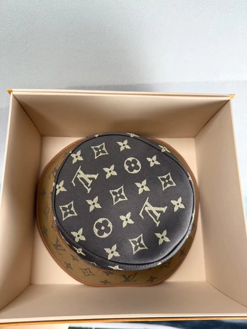Louis Vuitton Louis Vuitton LV Dauphine Fisherman Hat Size ONE SIZE - 5 Thumbnail