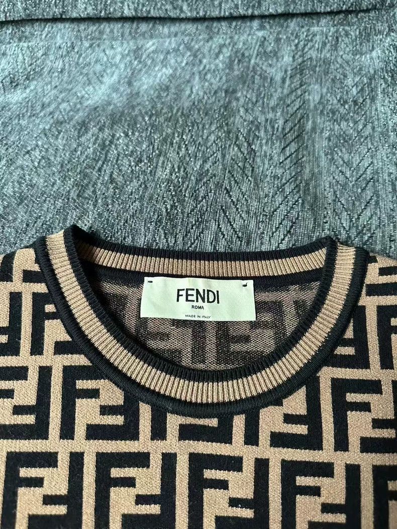 Fendi Fendi Short Sleeve Knit Top with Logo Size US M / EU 48-50 / 2 - 2 Thumbnail