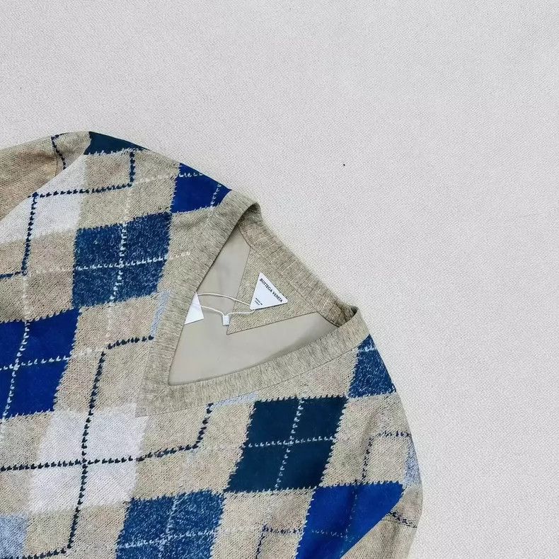 Bottega Veneta Bottega Veneta Argyle Sweater in Beige and Blue Size US M / EU 48-50 / 2 - 2 Thumbnail