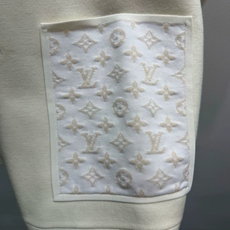 Louis Vuitton Louis Vuitton Short Sleeve Logo T-shirt Size US S / EU 44-46 / 1 - 4 Thumbnail