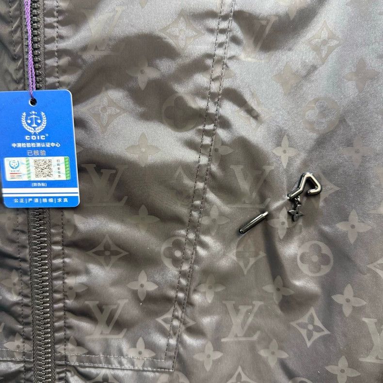 Louis Vuitton LV Louis Vuitton New Black Logo Rain Jacket Size US L / EU 52-54 / 3 - 2 Thumbnail