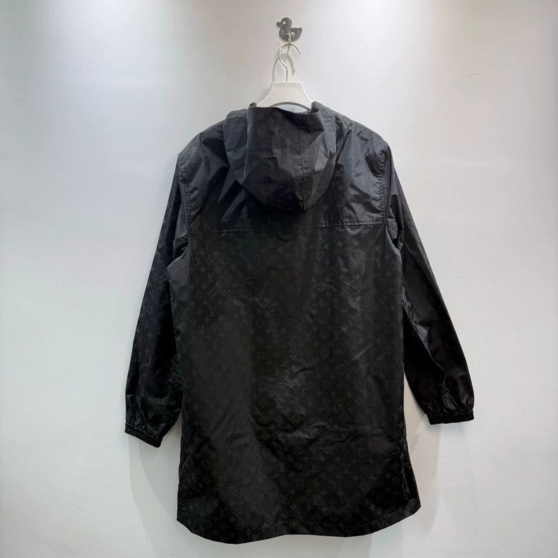 Louis Vuitton LV Louis Vuitton New Black Logo Rain Jacket Size US L / EU 52-54 / 3 - 4 Thumbnail