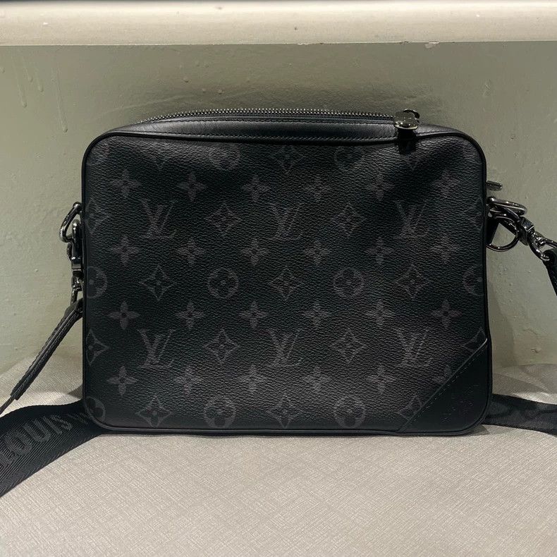 Louis Vuitton Louis Vuitton Gray Monogram Canvas Messenger Bag Size ONE SIZE - 2 Thumbnail