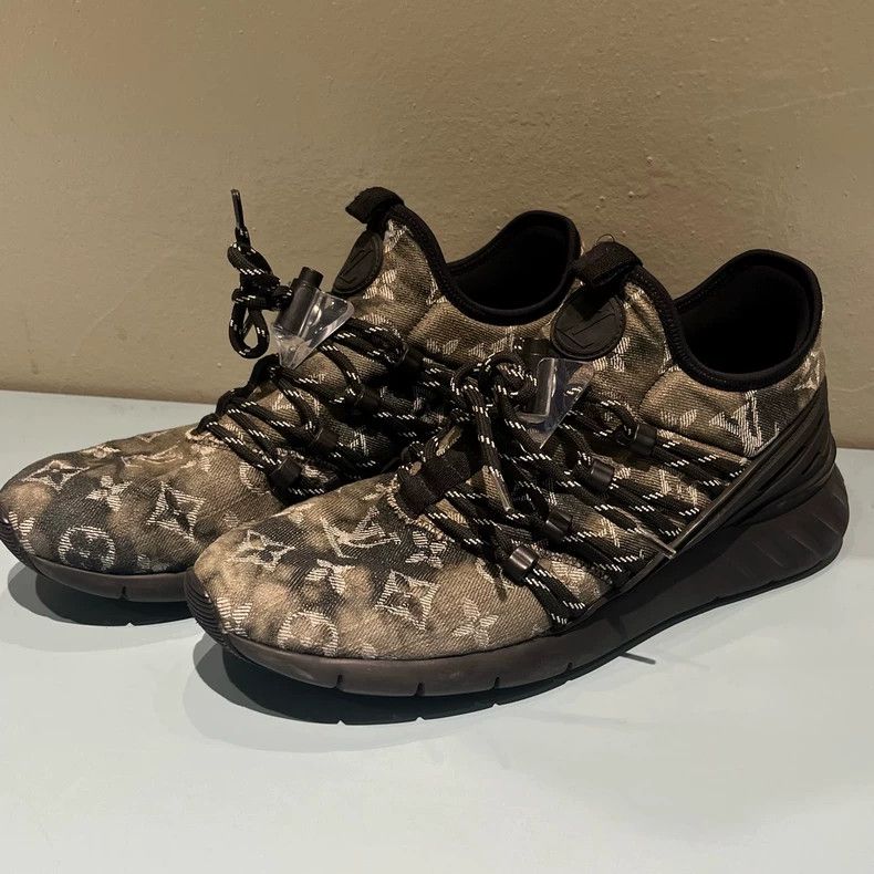 Louis Vuitton Louis Vuitton Black Low Top Fashion Sneakers Size US 6 / EU 39 - 2 Thumbnail