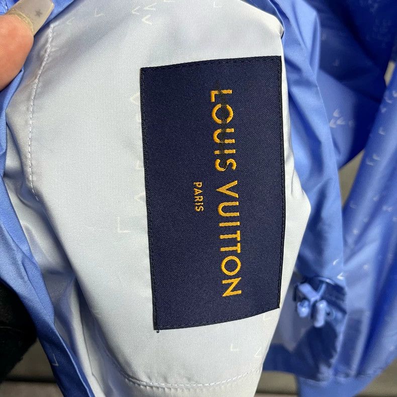 Louis Vuitton Louis Vuitton Blue Windbreaker with Pattern Size US L / EU 52-54 / 3 - 4 Thumbnail