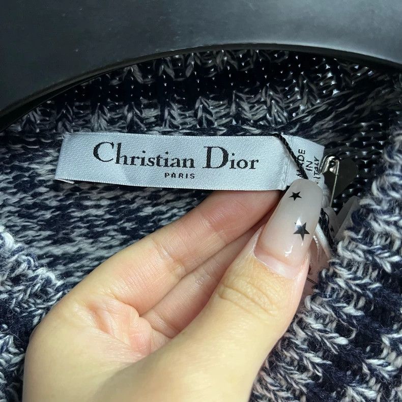 Dior Dior Gray Cashmere Sleeveless V-Neck Sweater Size US S / EU 44-46 / 1 - 2 Thumbnail
