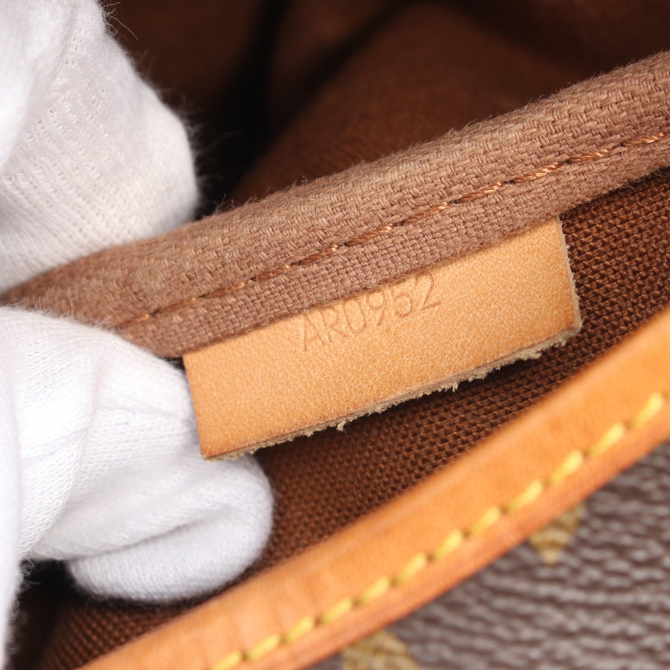 Louis Vuitton Louis Vuitton Saumur 35 Monogram Shoulder Bag Leather Brown Size ONE SIZE - 5 Thumbnail