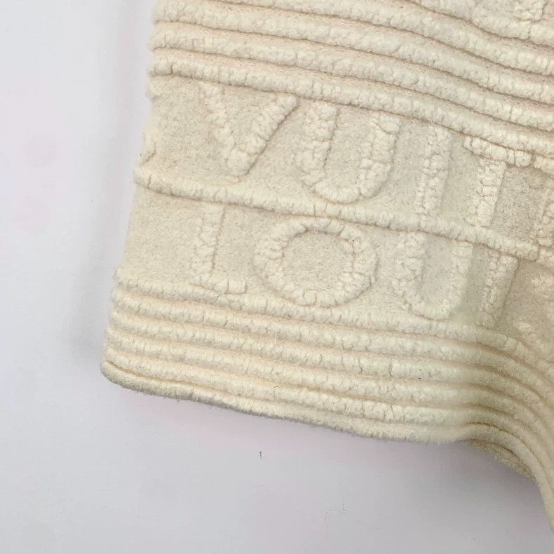 Louis Vuitton Louis Vuitton Beige Logo Embossed Casual Shorts Size US 34 / EU 50 - 4 Thumbnail