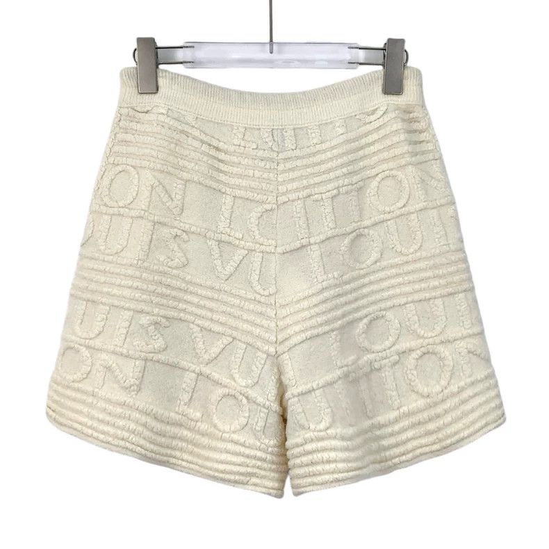 Louis Vuitton Louis Vuitton Beige Logo Embossed Casual Shorts Size US 34 / EU 50 - 2 Thumbnail