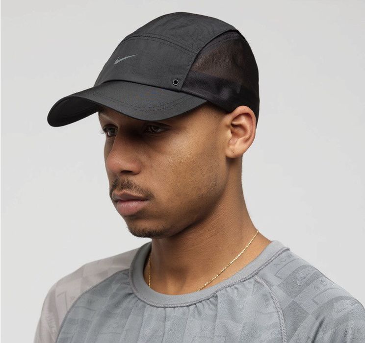 A cold clearance wall nike cap