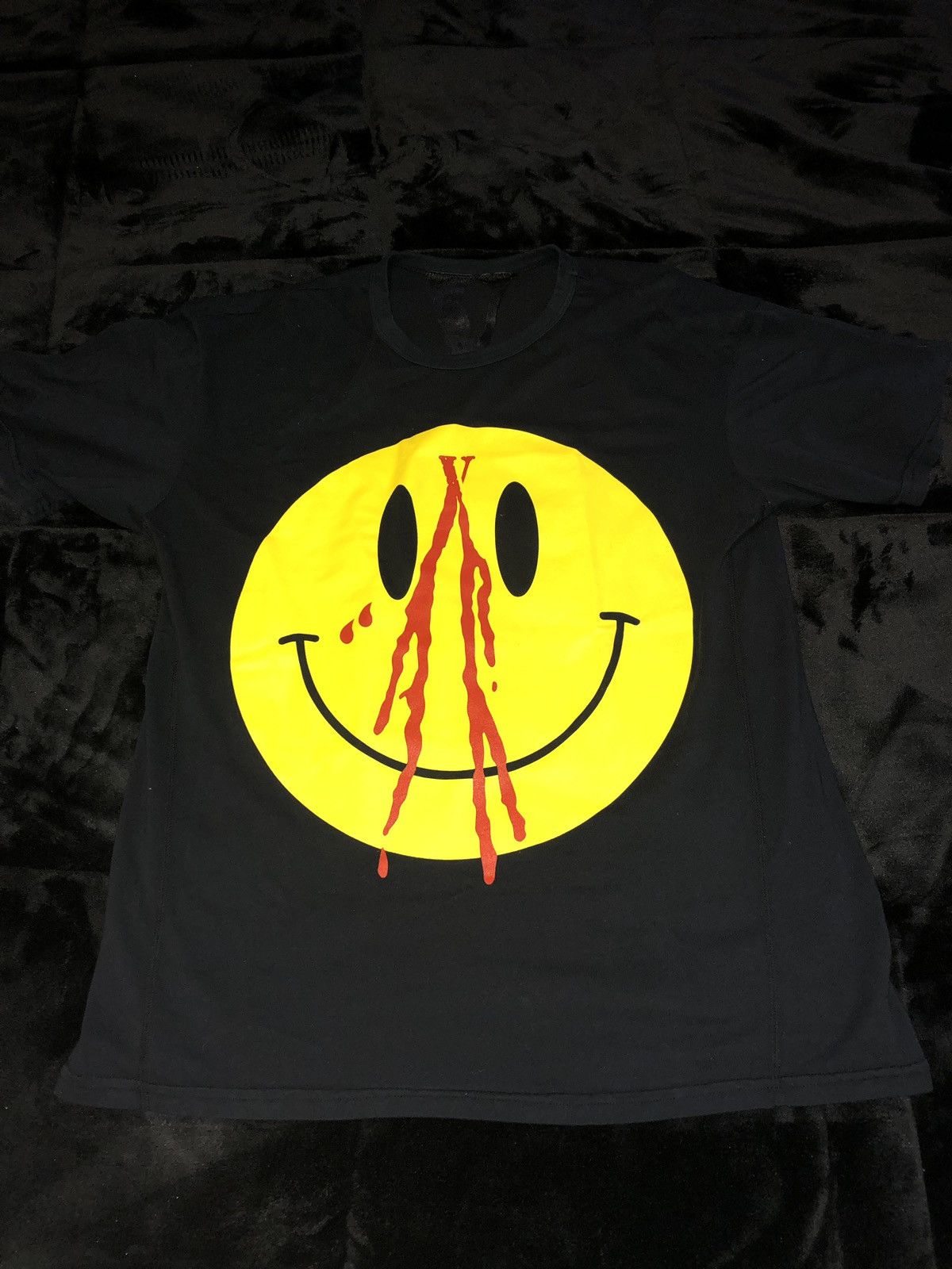 Vlone smiley face outlet shirt