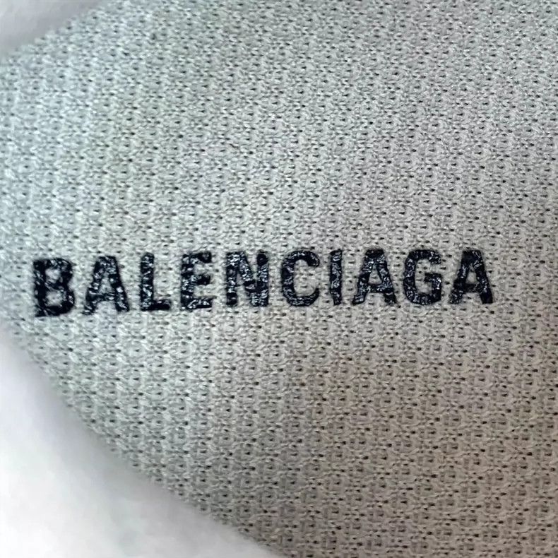 Balenciaga Balenciaga Triple 35 Casual Sneakers with Color Mix Size US 5 / EU 37 - 7 Thumbnail