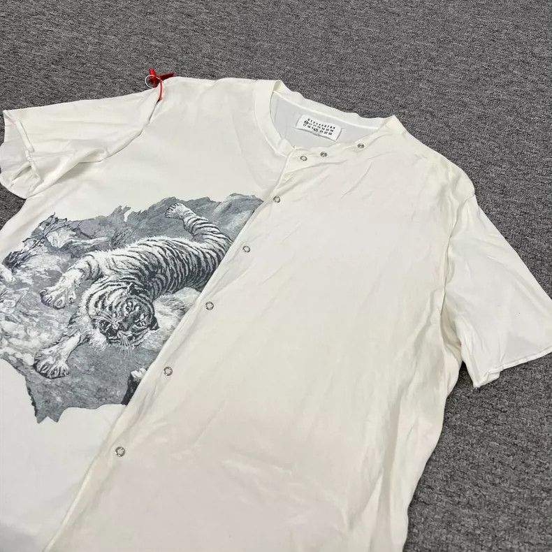 Maison Margiela Maison Margiela Short Sleeve Tiger Print Shirt Size US L / EU 52-54 / 3 - 3 Thumbnail