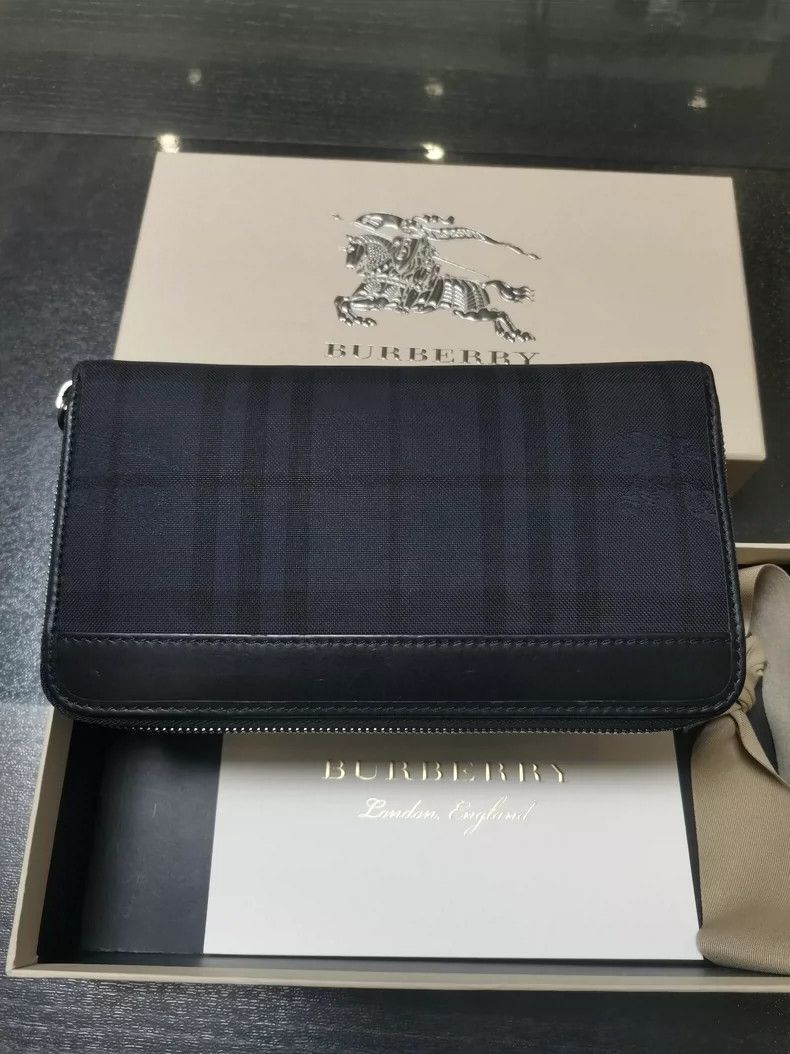 Burberry Burberry Men's Wallet Handbag Clutch Purse Size ONE SIZE - 2 Thumbnail