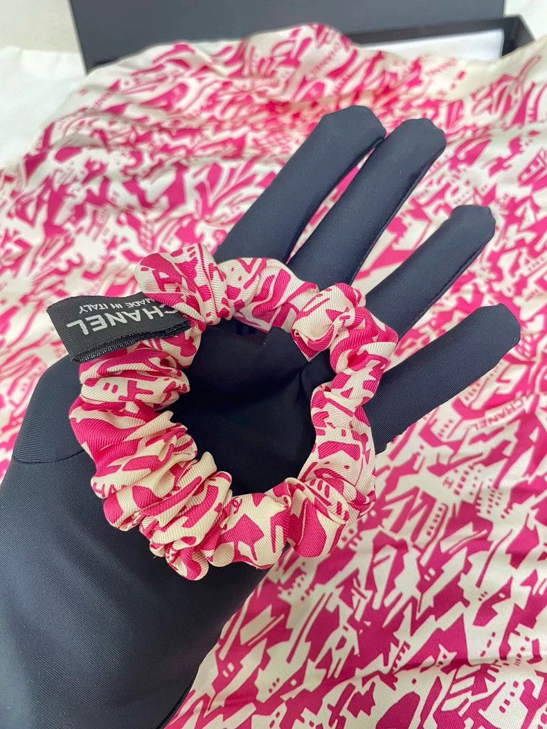 Chanel Chanel Two-in-One Ribbon Hair Scrunchie Size ONE SIZE - 7 Thumbnail