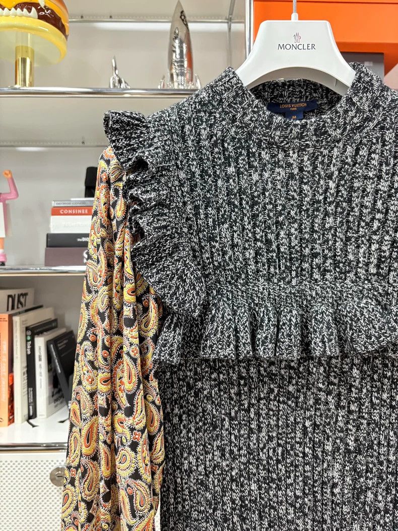 Louis Vuitton Louis Vuitton Knit Sweater With Floral Sleeves Size US M / EU 48-50 / 2 - 2 Thumbnail