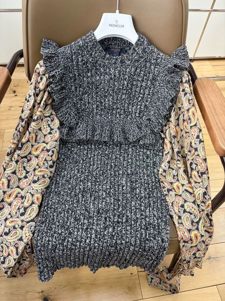 Louis Vuitton Louis Vuitton Knit Sweater With Floral Sleeves Size US M / EU 48-50 / 2 - 4 Thumbnail