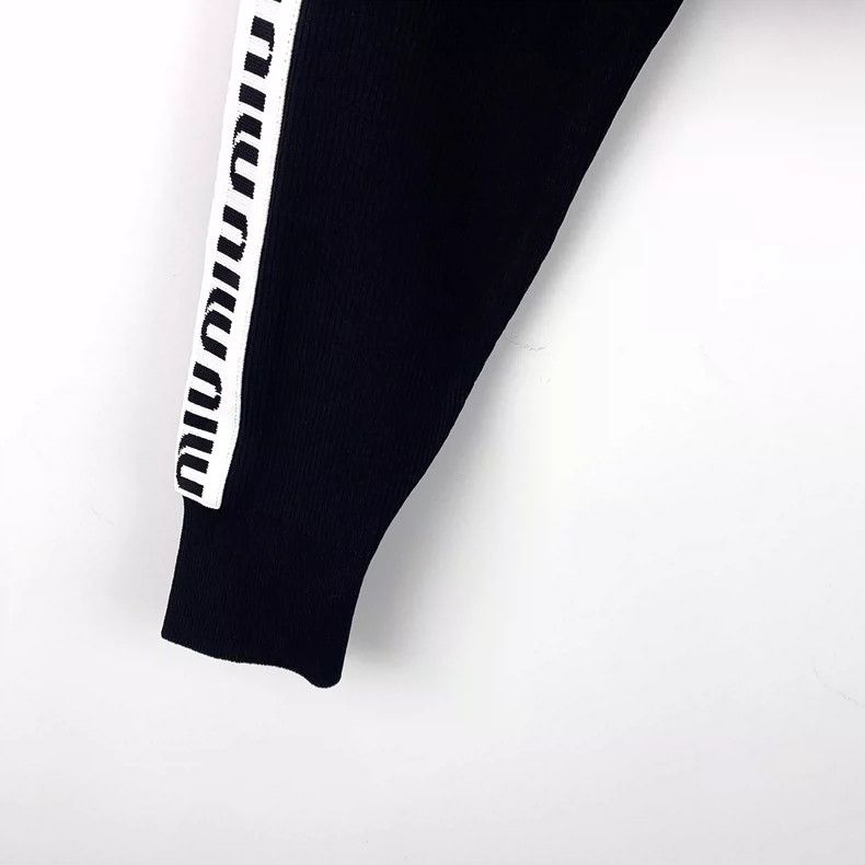 Prada MiuMiu Colorblock Logo Half-Zip Long Sleeve Knit Size US M / EU 48-50 / 2 - 4 Thumbnail