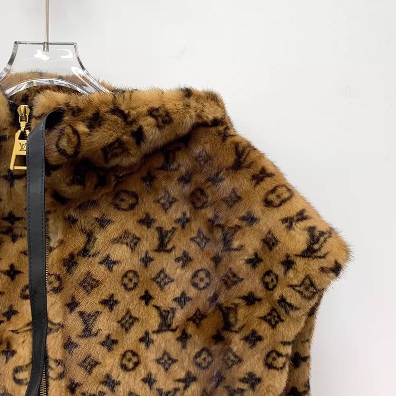 Louis Vuitton Louis Vuitton Brown Logo Fur Hooded Jacket Size US S / EU 44-46 / 1 - 3 Thumbnail