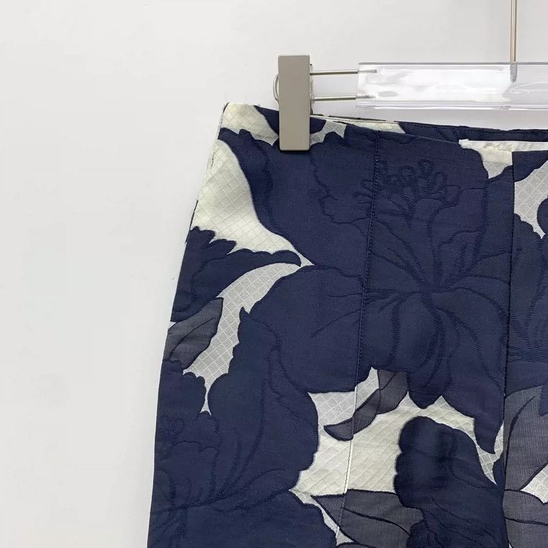 Chloe Floral Print Casual Shorts in Navy Blue Size US 36 / EU 52 - 3 Thumbnail