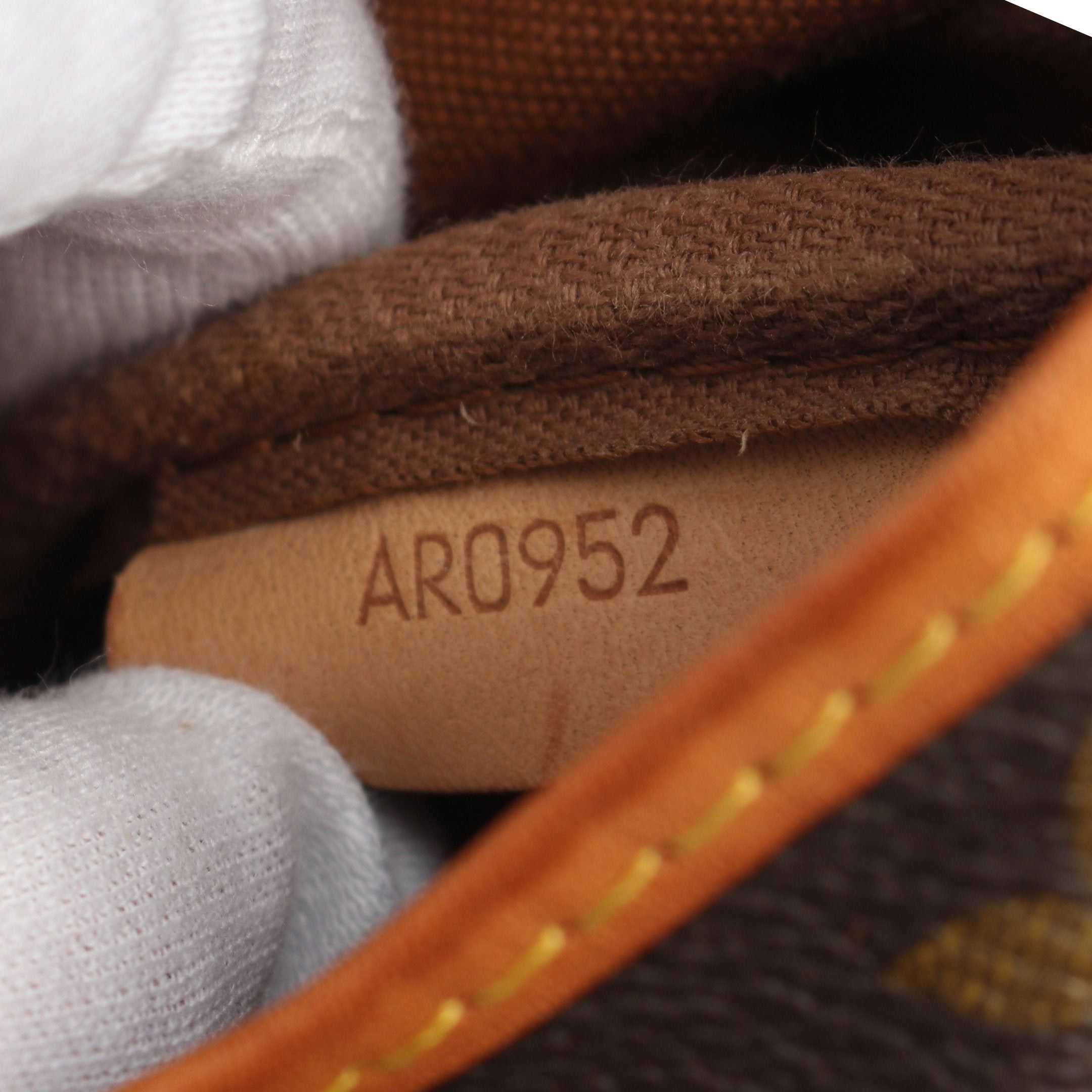Louis Vuitton Louis Vuitton Saumur 30 Monogram Shoulder Bag Leather Brown Size ONE SIZE - 5 Thumbnail