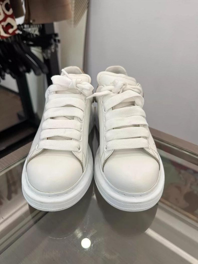 Alexander McQueen Alexander McQueen White Platform Sneakers for Women Size US 7.5 / EU 40-41 - 2 Thumbnail