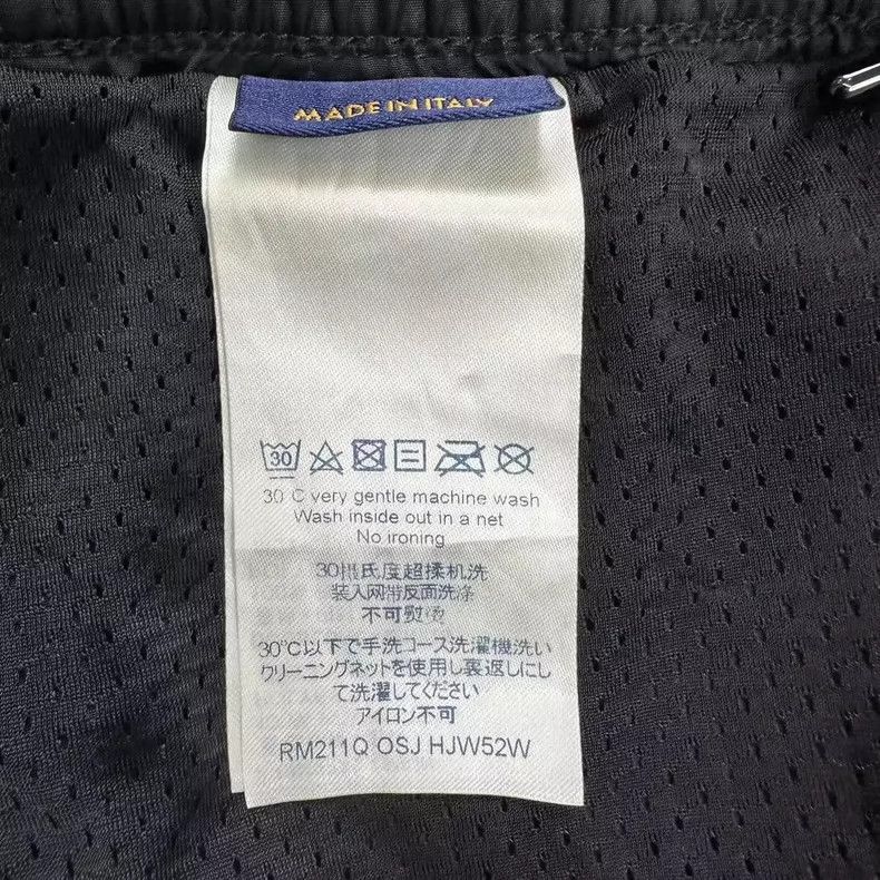 Louis Vuitton Louis Vuitton Short Sleeve Dark Pattern T-Shirt Size US S / EU 44-46 / 1 - 4 Thumbnail