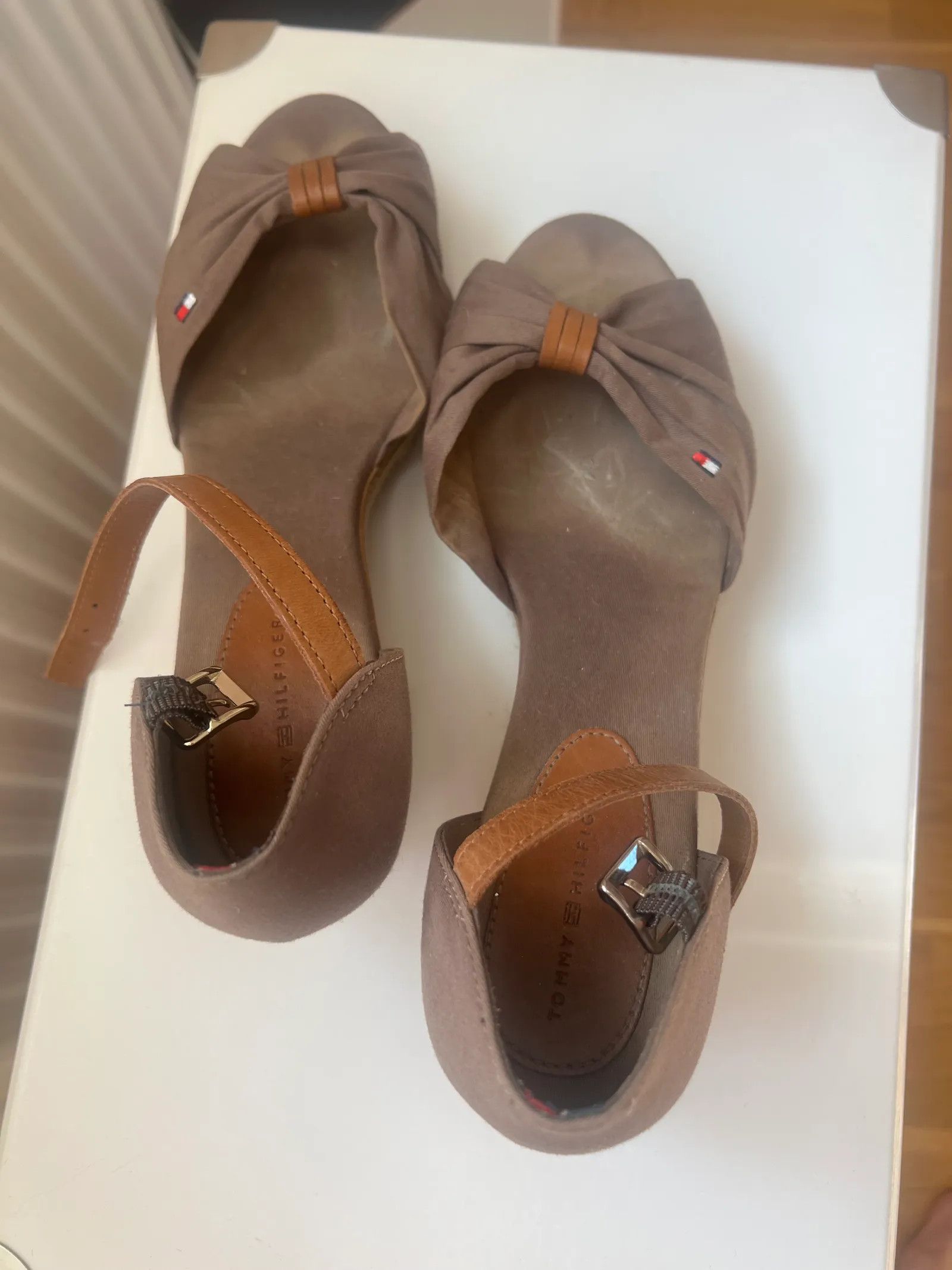 Tommy Hilfiger Tommy Hilfiger Heels Size US 7 / IT 37 - 2 Thumbnail