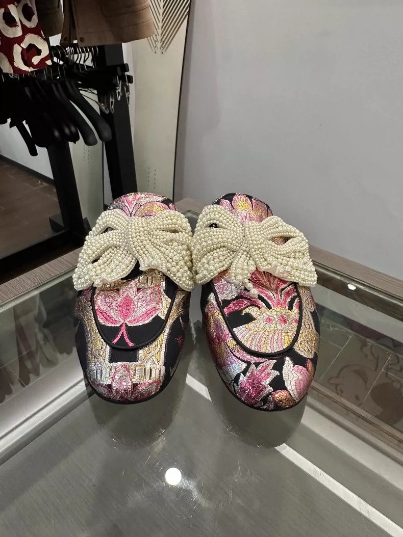 Gucci Gucci Pearl Butterfly Women's Slippers Size 37.5 Size US 7.5 / EU 40-41 - 3 Thumbnail