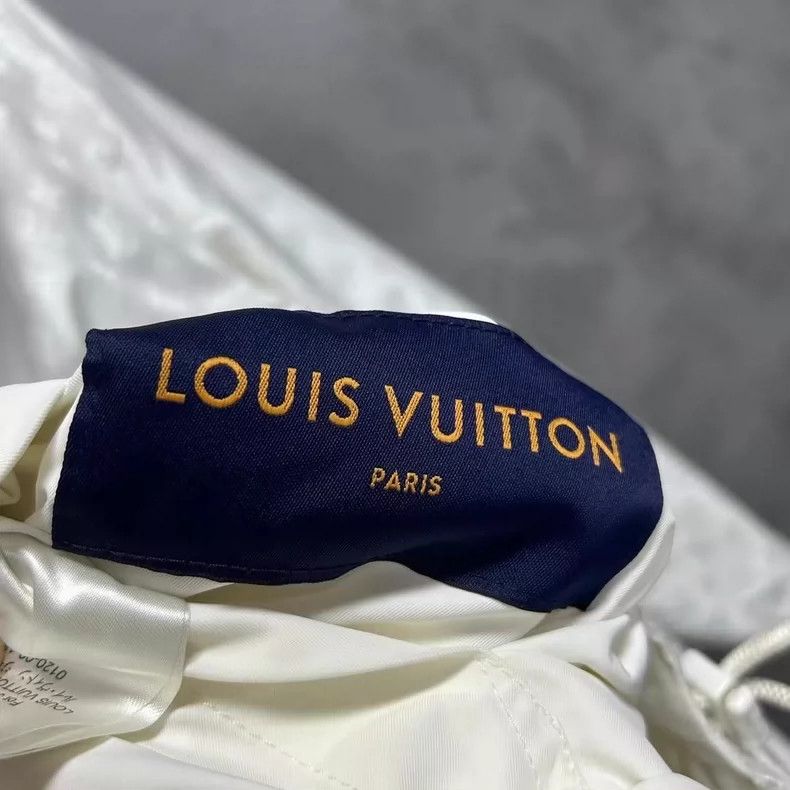 Louis Vuitton Louis Vuitton White Windbreaker with Logo Size US L / EU 52-54 / 3 - 7 Thumbnail