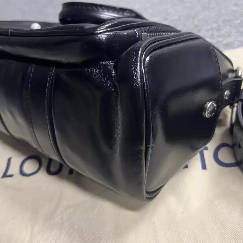 Louis Vuitton Louis Vuitton Logo Zip Shoulder Handbag Size ONE SIZE - 5 Thumbnail