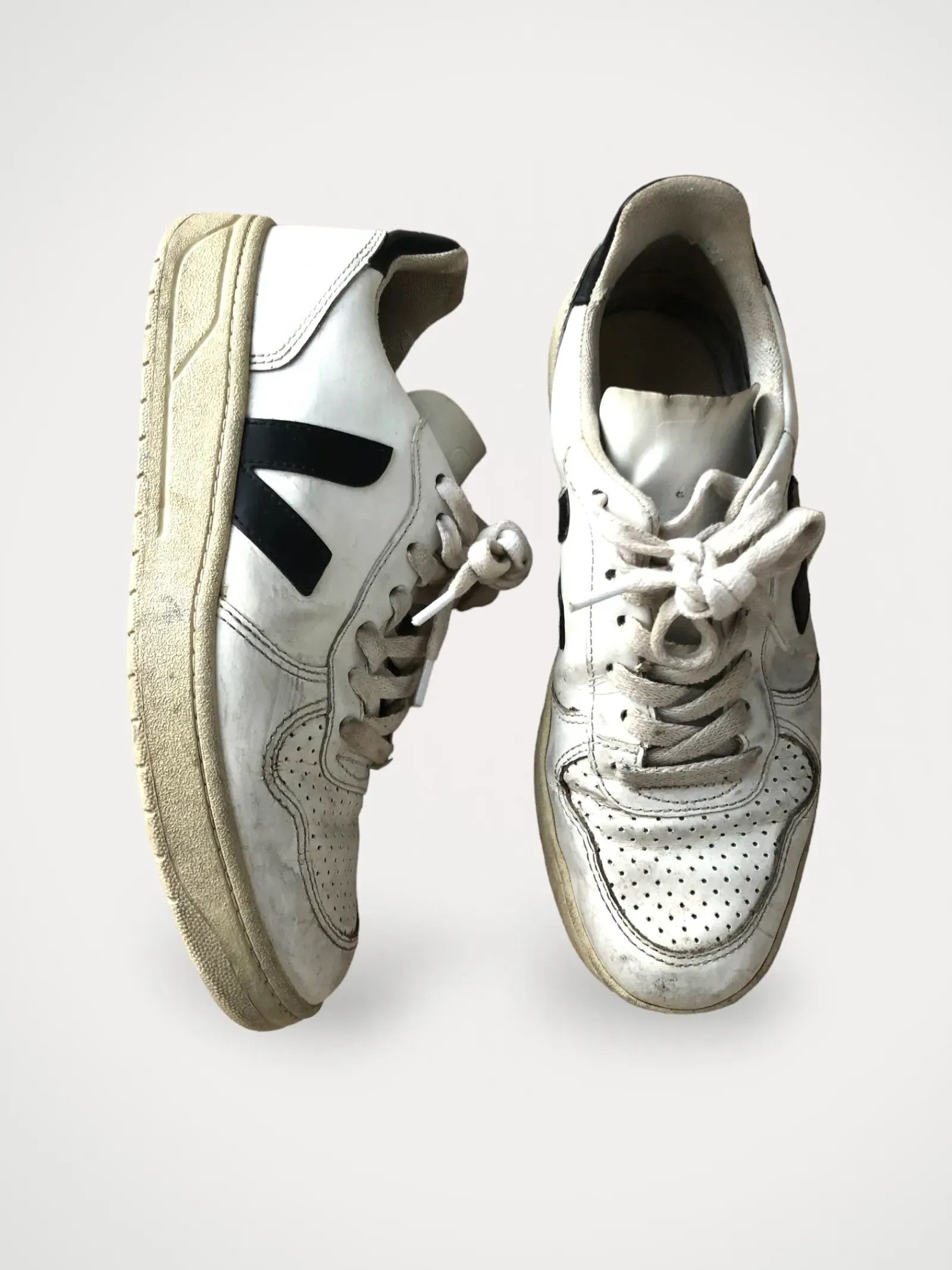 Veja Veja V-10 Sneakers Size US 8 / IT 38 - 2 Thumbnail