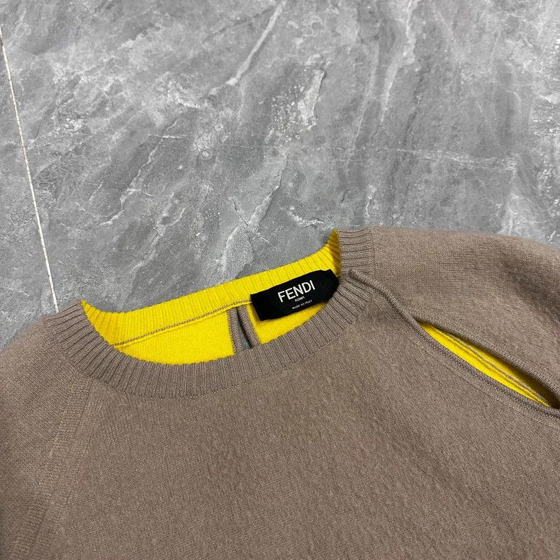 Fendi Fendi Hollow Knit Sweater in Khaki Color Size US L / EU 52-54 / 3 - 6 Thumbnail