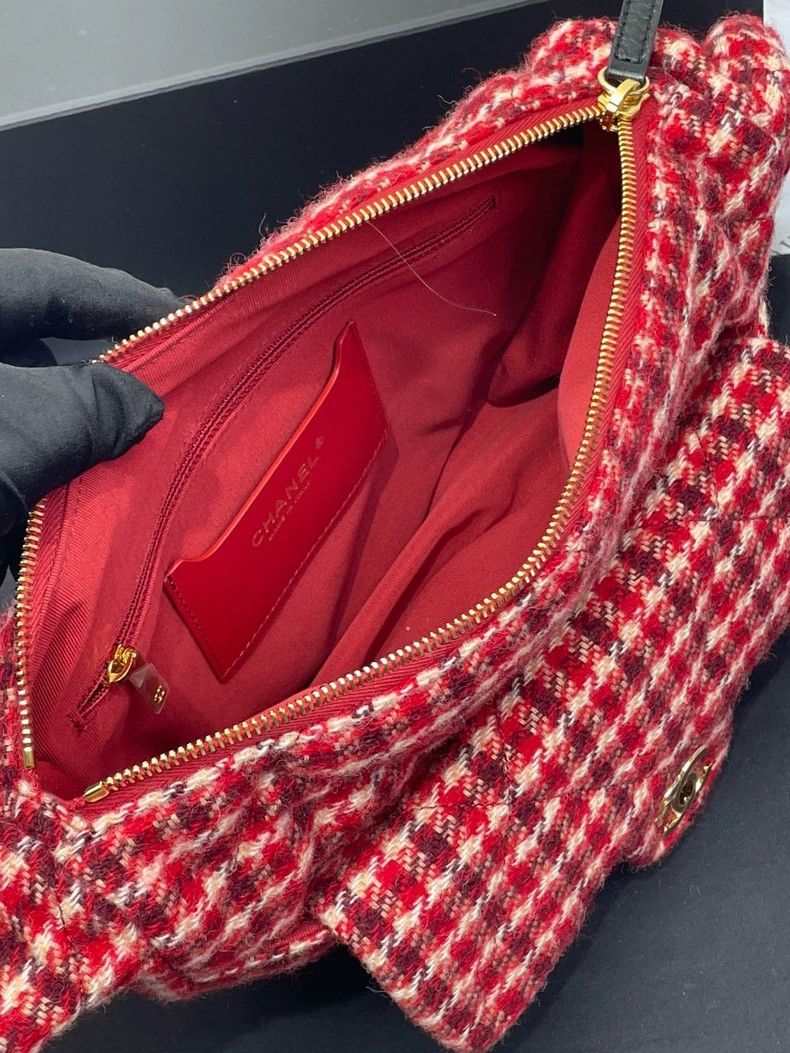 Chanel Chanel Red Checkered Half-Moon Crossbody Bag Size ONE SIZE - 5 Thumbnail