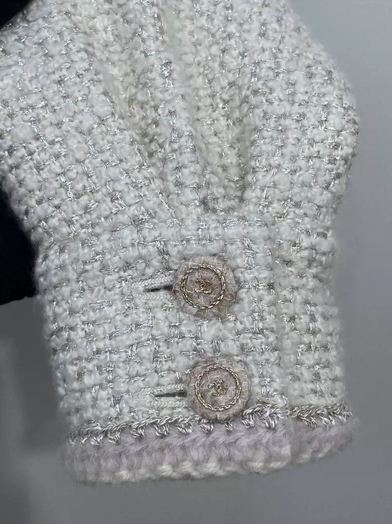 Chanel Chanel 24K V-Neck Soft Wool Coat Size US S / EU 44-46 / 1 - 3 Thumbnail