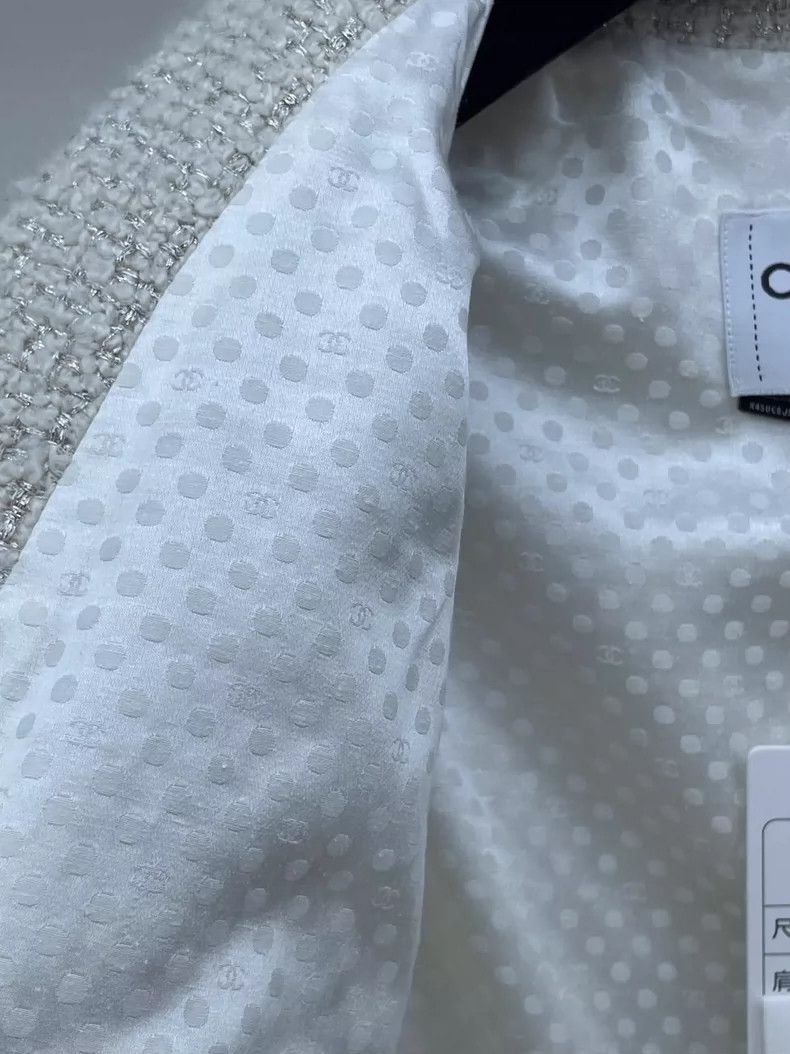 Chanel Chanel 24K V-Neck Soft Wool Coat Size US S / EU 44-46 / 1 - 4 Thumbnail