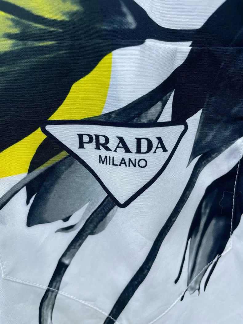Prada Prada Short Sleeve Printed Shirt Size US S / EU 44-46 / 1 - 7 Thumbnail