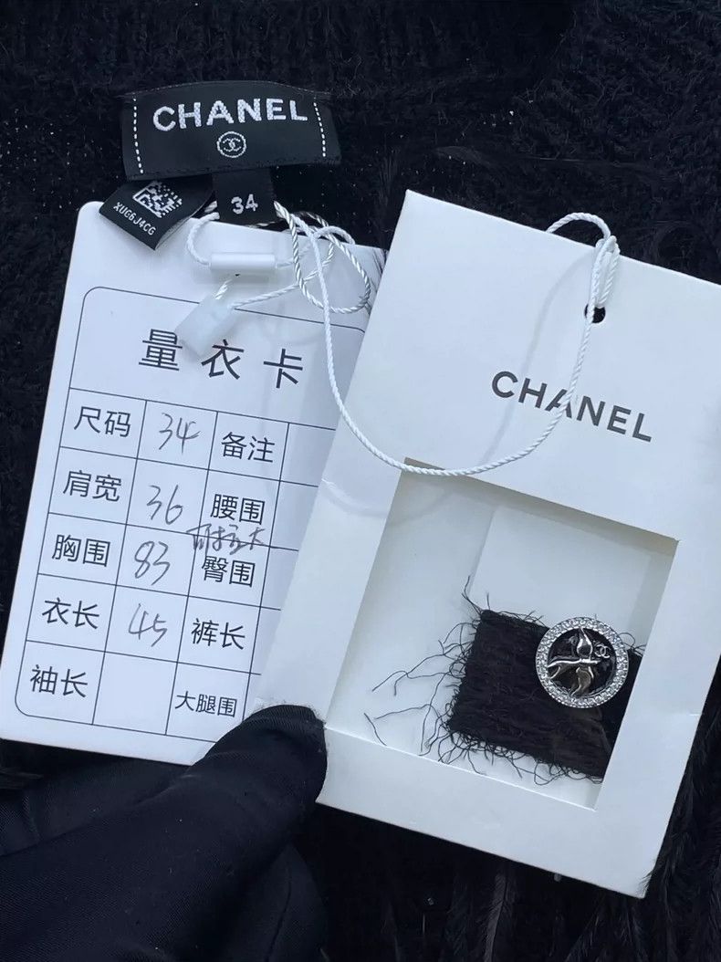 Chanel Chanel Short Sleeve Knit Cardigan with Feathers Size US S / EU 44-46 / 1 - 7 Thumbnail
