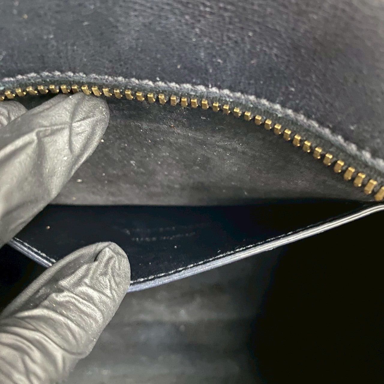 Yves Saint Laurent Yves Saint Laurent Shoulder Bag Black Leather Size ONE SIZE - 9 Thumbnail