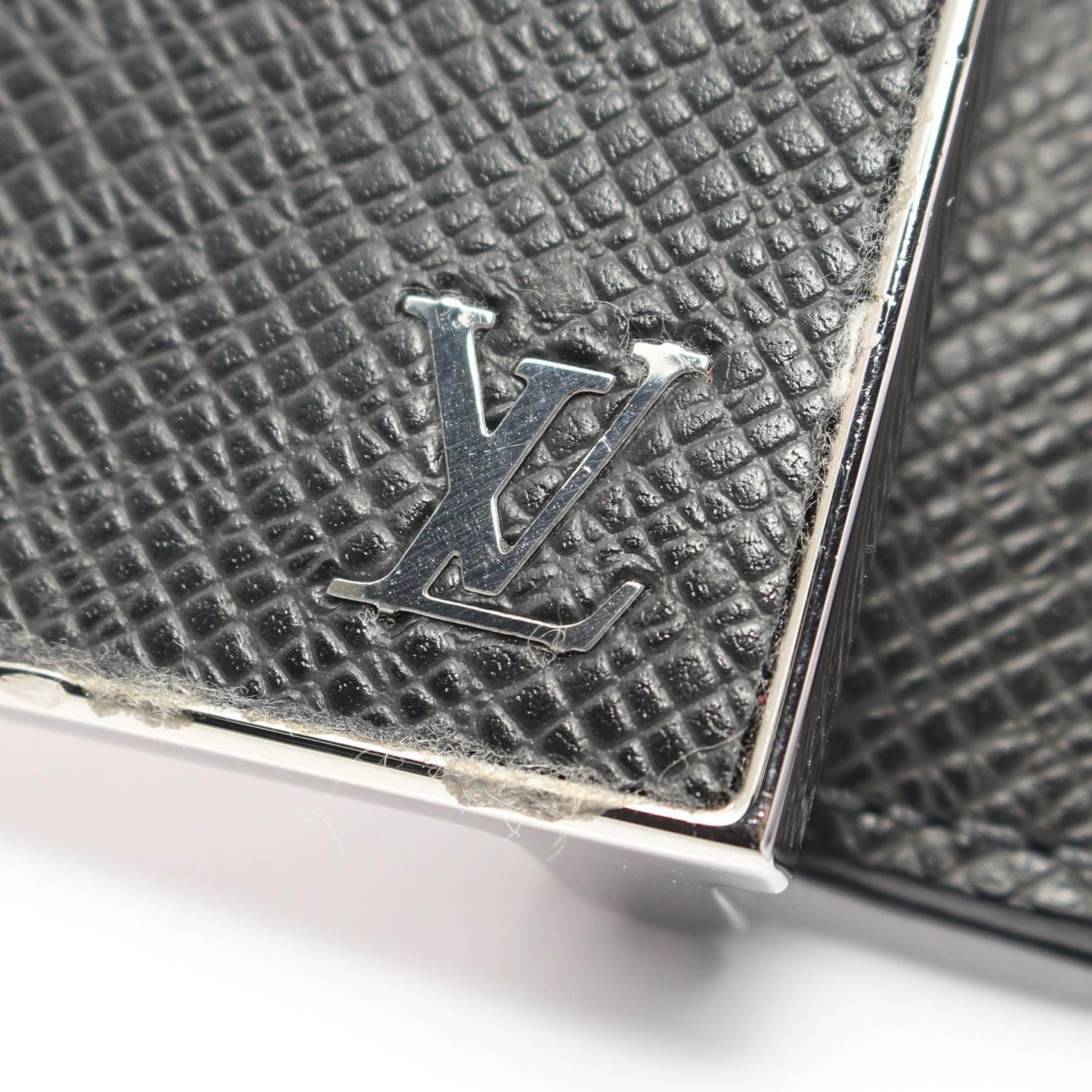 Louis Vuitton Louis Vuitton Ceinture Metropole Taiga Belt Leather Black Size ONE SIZE - 6 Thumbnail